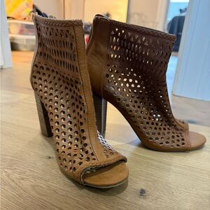 Women’s Shoes size 8